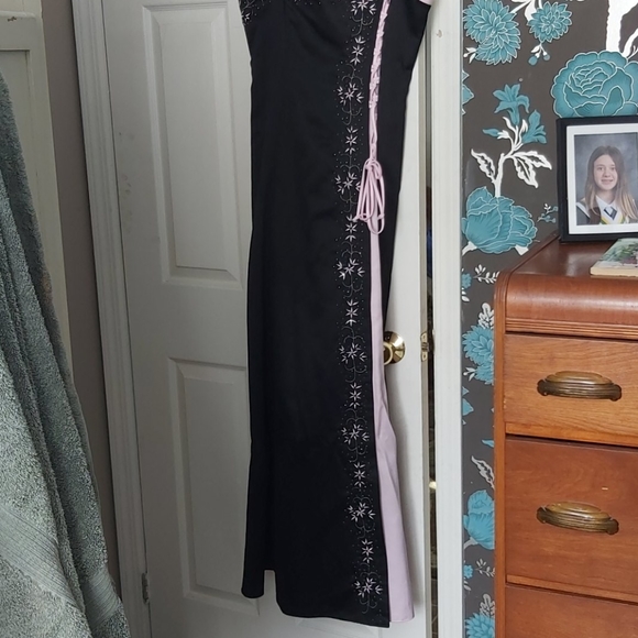 Formal gown - Picture 2 of 4